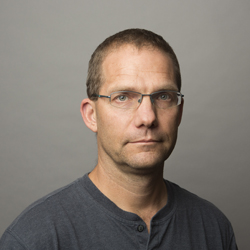 Places, more than faces, help trigger detailed memories faster